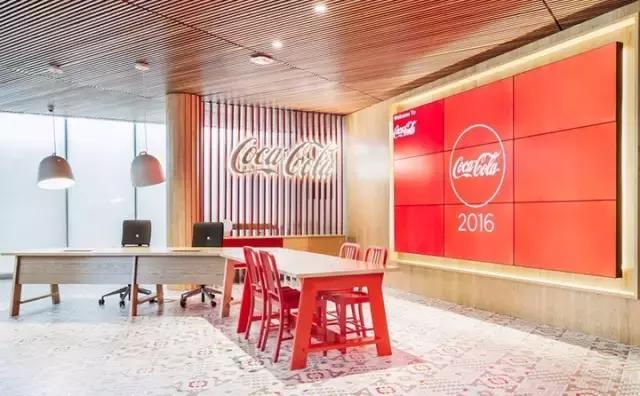 既有感官愉悅，又能體現(xiàn)品牌價(jià)值，我就服可口可樂的辦公