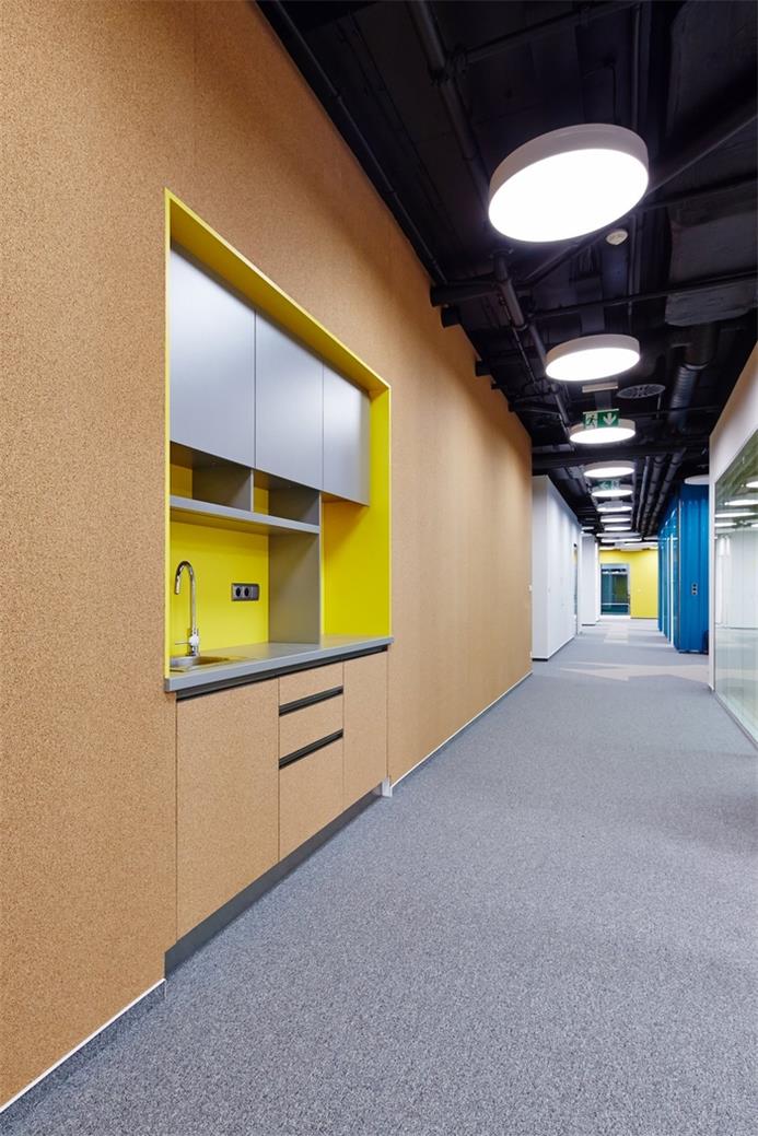 辦公空間，辦公室設(shè)計，科技公司辦公室設(shè)計，現(xiàn)代風格辦公室，在線旅行社