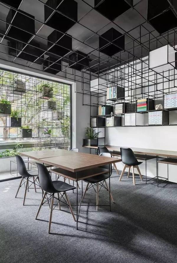 越南Wake Space Up！城市生態(tài)陽(yáng)臺(tái)辦公空間設(shè)計(jì)