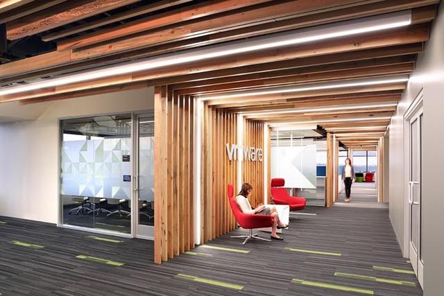 別小看回收木板條！美國(guó)VMware公司用它創(chuàng)造了獨(dú)特的木質(zhì)