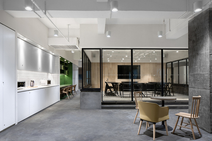 辦公室裝修施工應(yīng)注意安全，安全第一