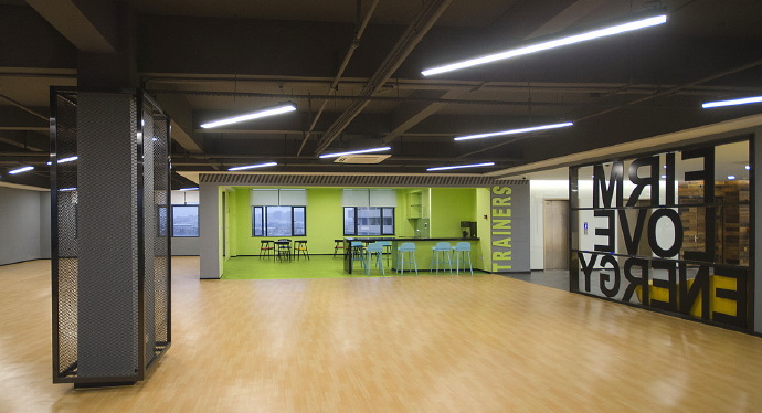 辦公室設(shè)計時巧妙應(yīng)用色彩搭配，讓辦公室更個性！